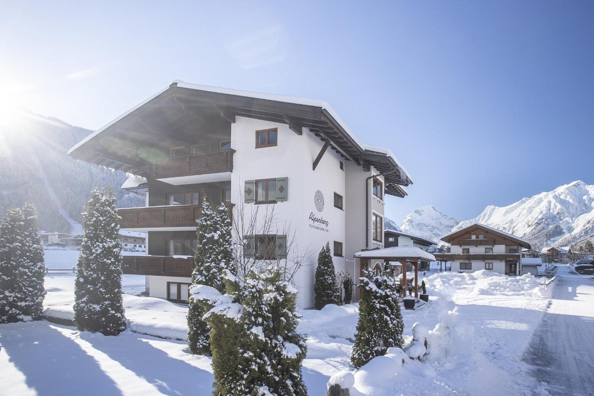 Alpenherz Ferienwohnungen Pertisau Exterior photo