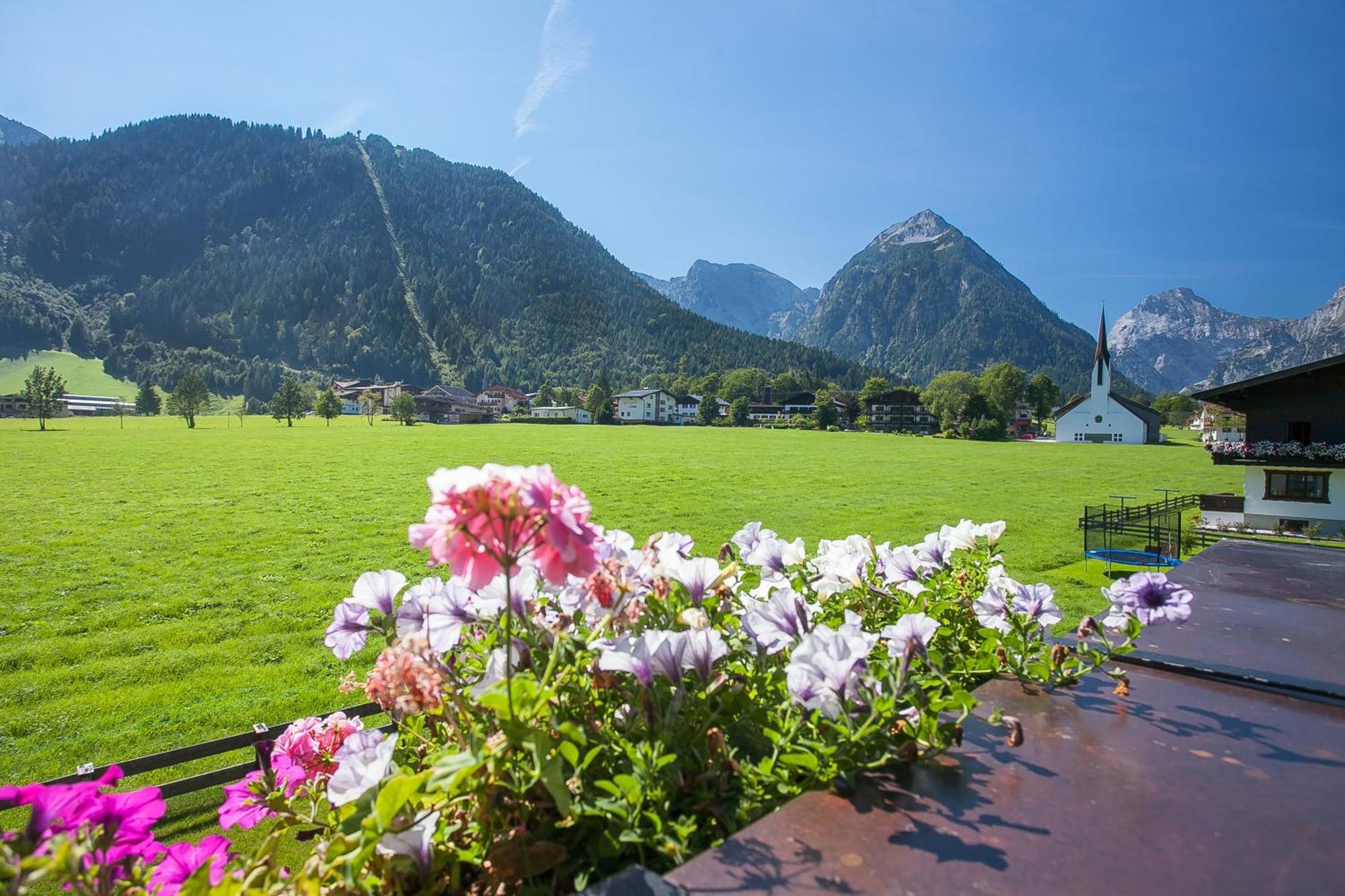 Alpenherz Ferienwohnungen Pertisau Exterior photo